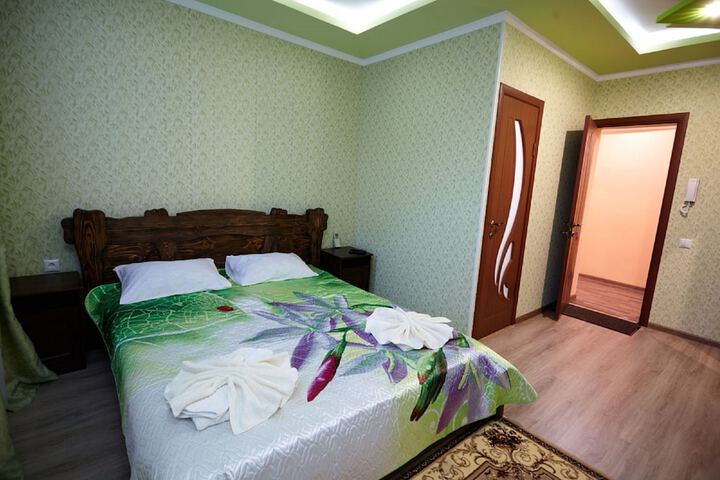 Room 13 of 27