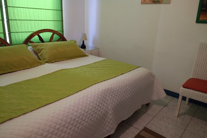 Room 6 of 76