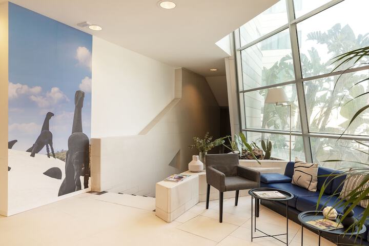Entrance & Lobby