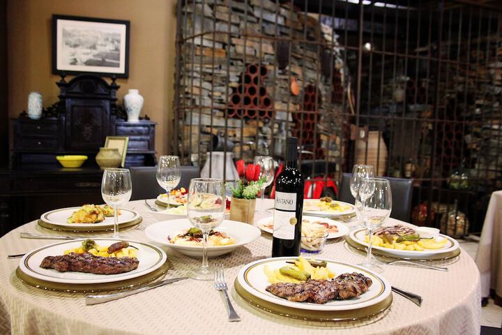 Dining 36 of 67