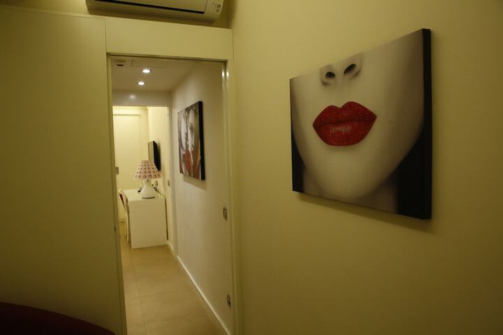 Room 28 of 68