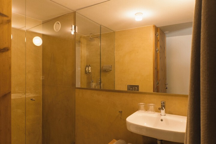 Room 53 of 82