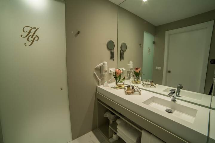Room 9 of 46