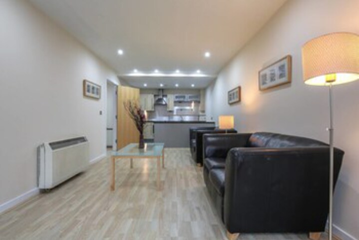 Room 4 of 9