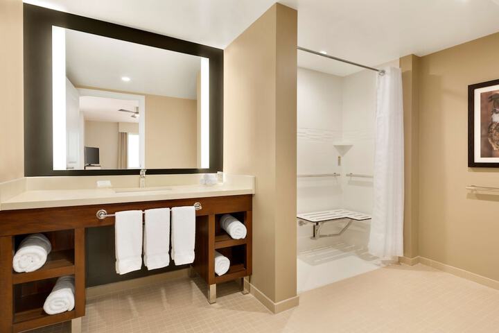 2 Queen Accessible Roll in Shower Studio (1 of 12)