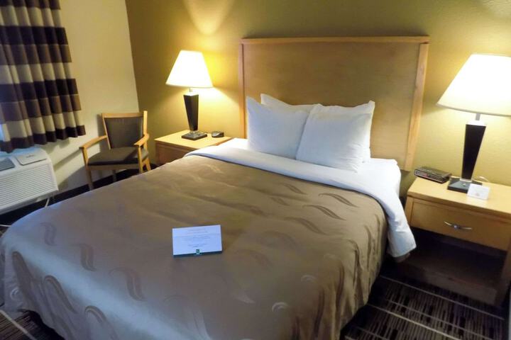 1 Queen Bed Efficiency (8 of 25)