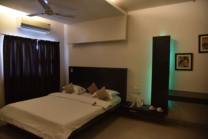 Room 10 of 34