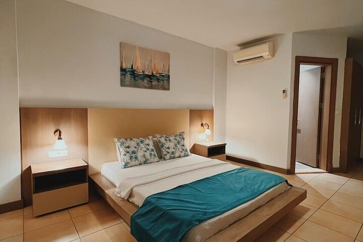 Room 2 of 9
