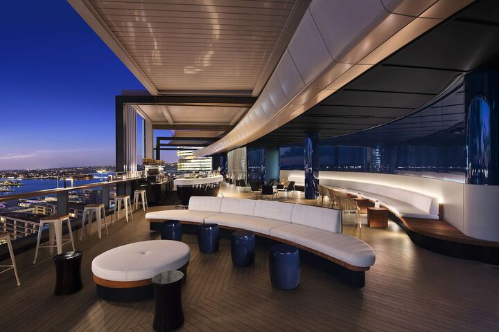 Lounge 70 of 105