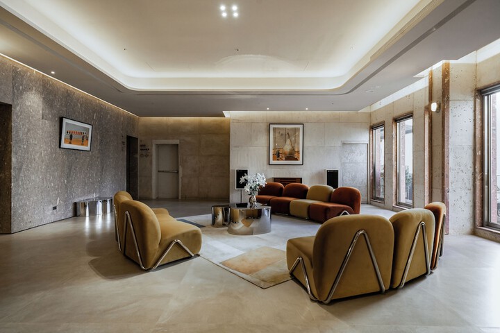 Entrance & Lobby
