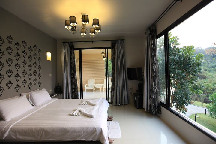 Room 5 of 65