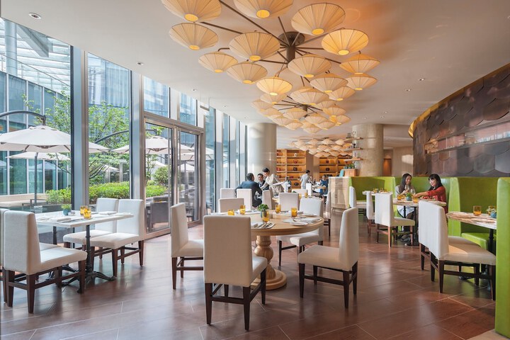 Dining 80 of 102