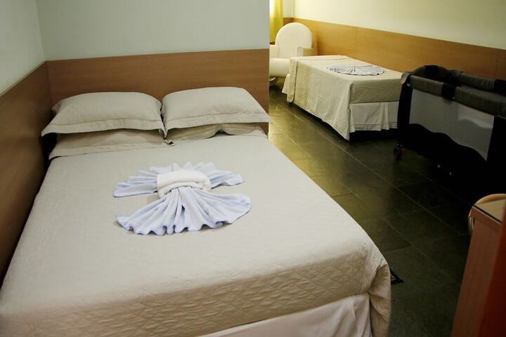 Room 5 of 32