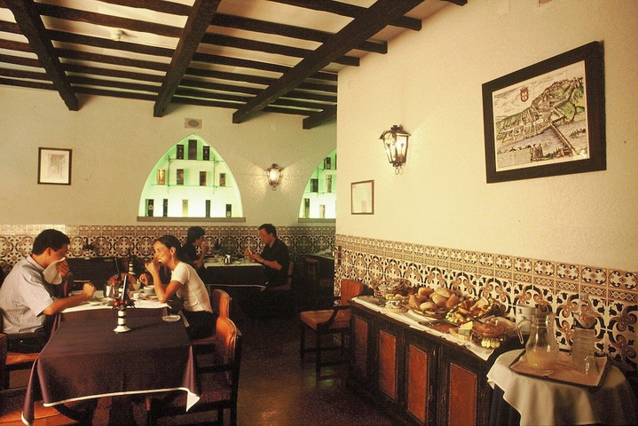 Dining 33 of 49