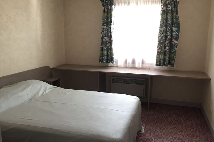Room 10 of 34