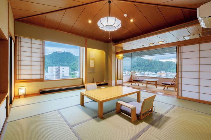 Room 8 of 205