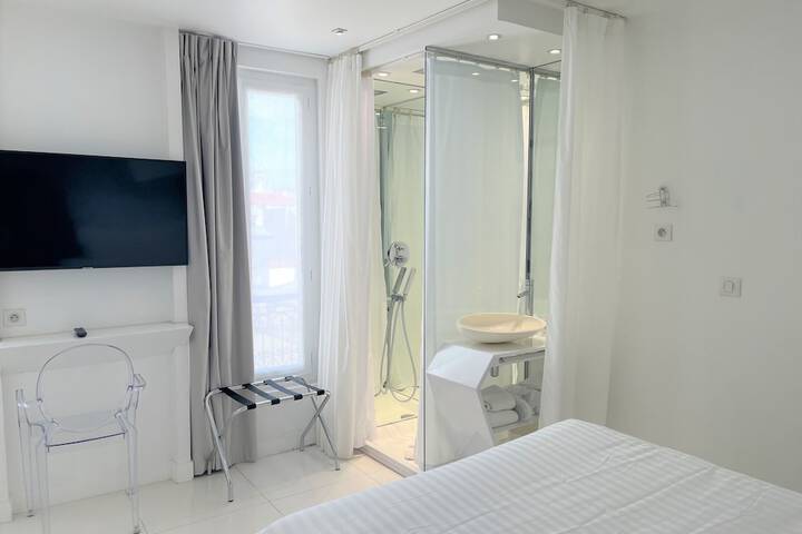 Room 10 of 50