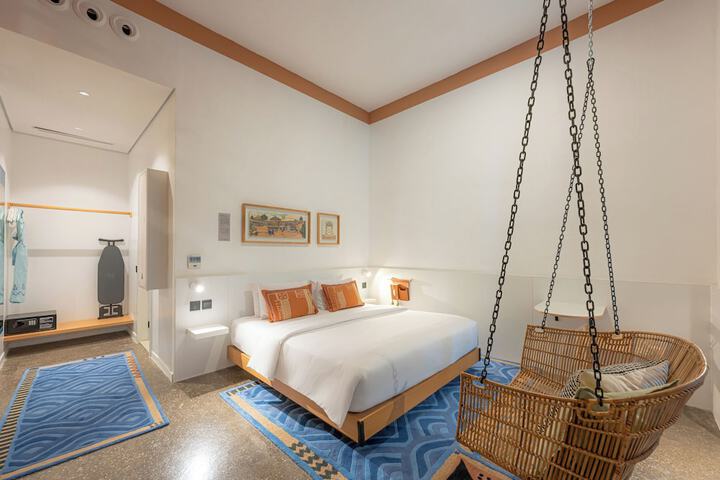 Room 14 of 65