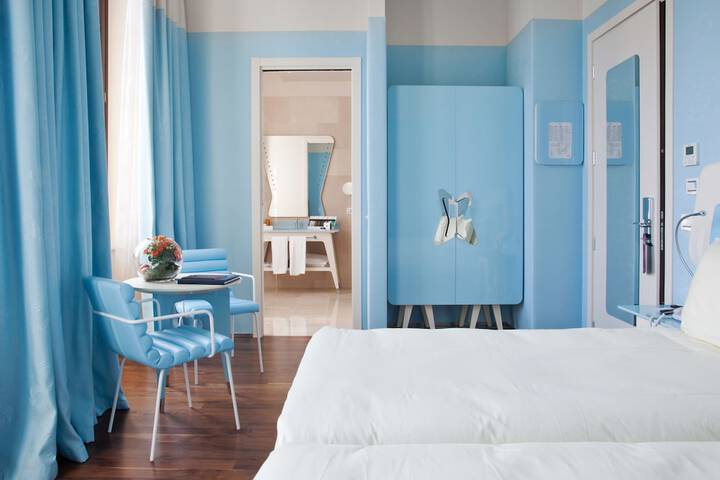 Room 2 of 49
