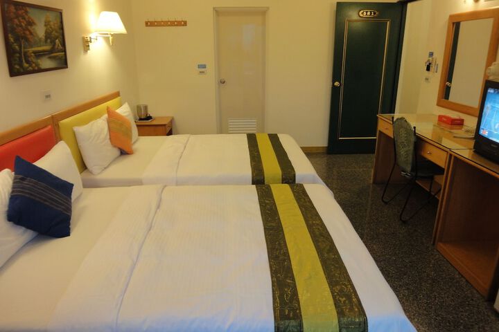 Room 13 of 24