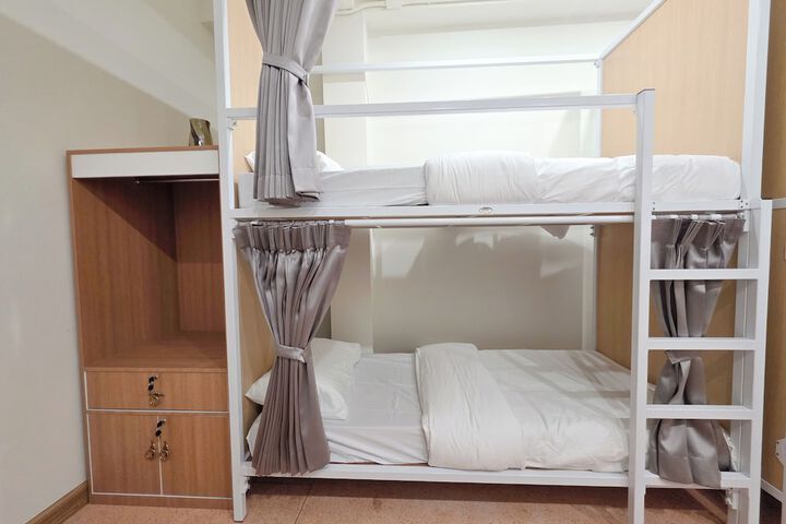 Room 37 of 76