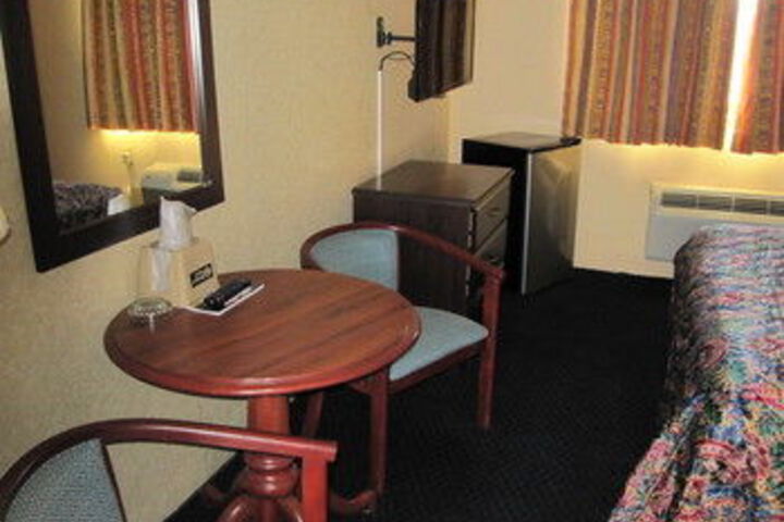 Room 13 of 36
