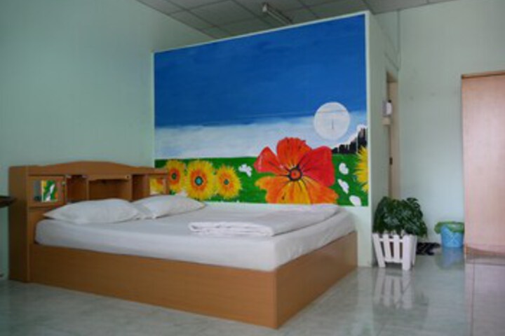 Room 13 of 16