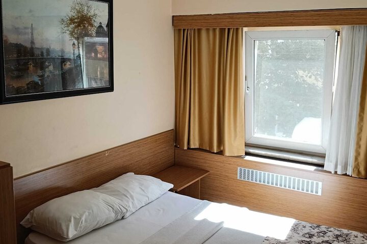 Room 37 of 72
