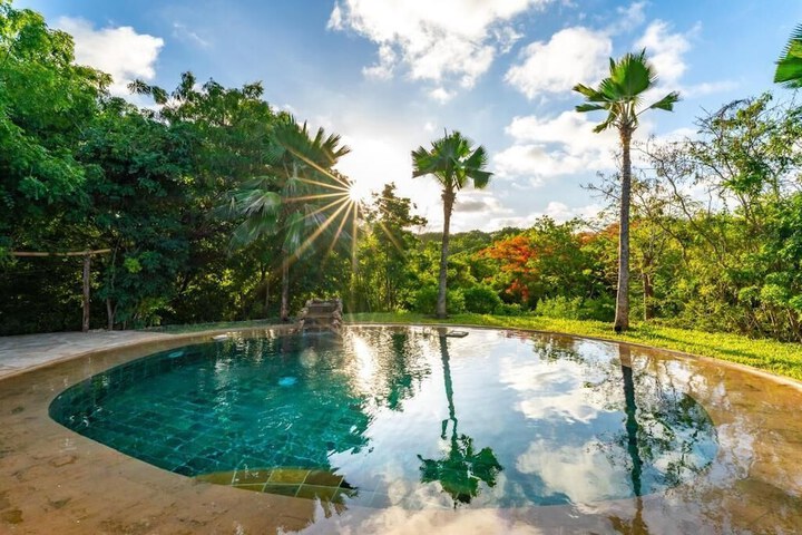 Pool 19 of 35