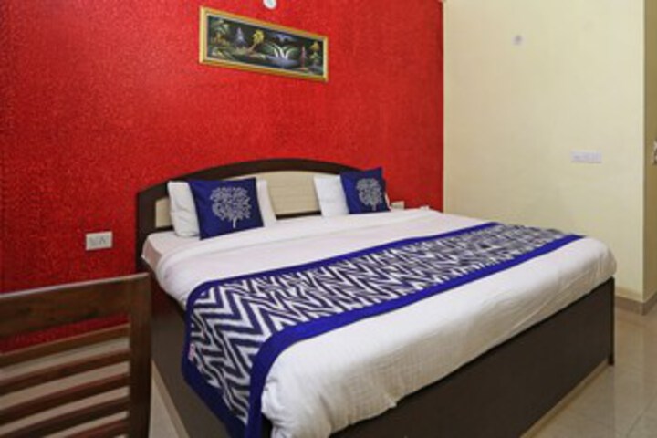 OYO 4734 Hotel Sapphire