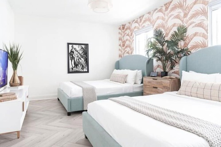 Modern Superior 2 Queen Beds (37 of 40)