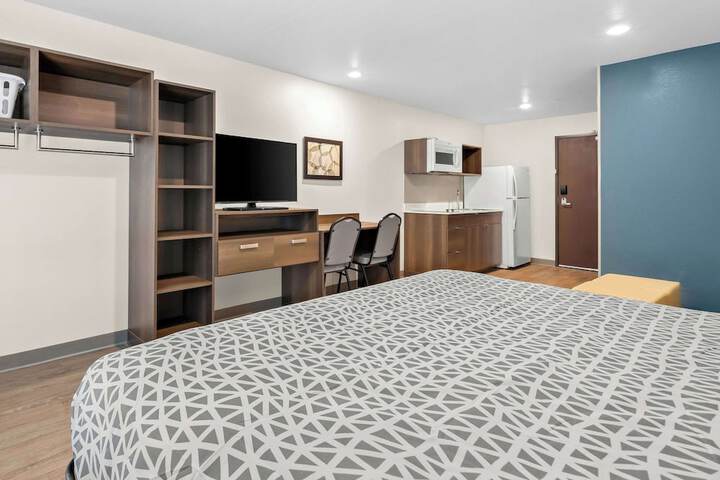 1 King Bed Accessible (12 of 16)