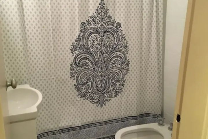 Room 6 of 12