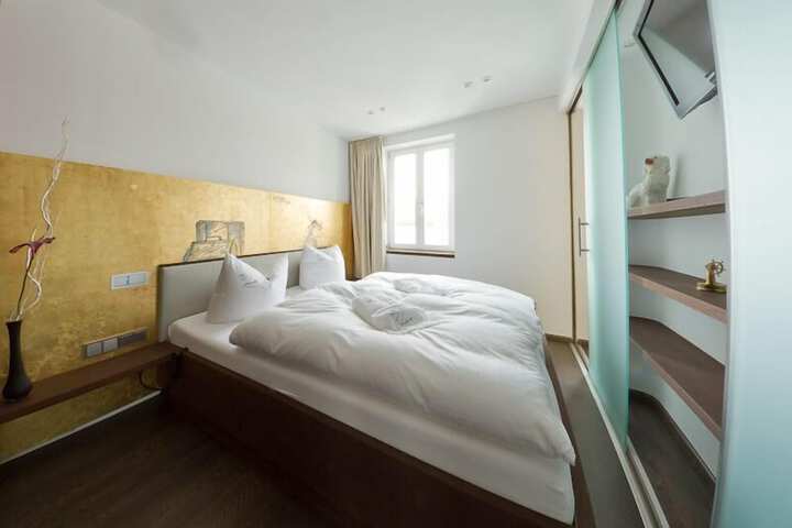 Room 4 of 38