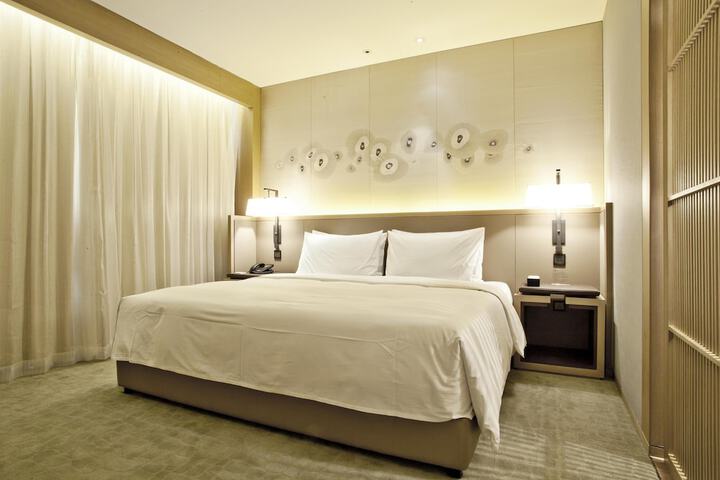 Room 5 of 61