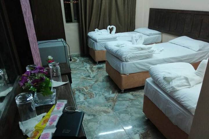 Room 28 of 40