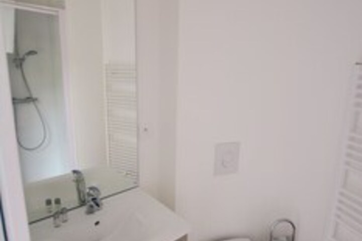 Room 5 of 40