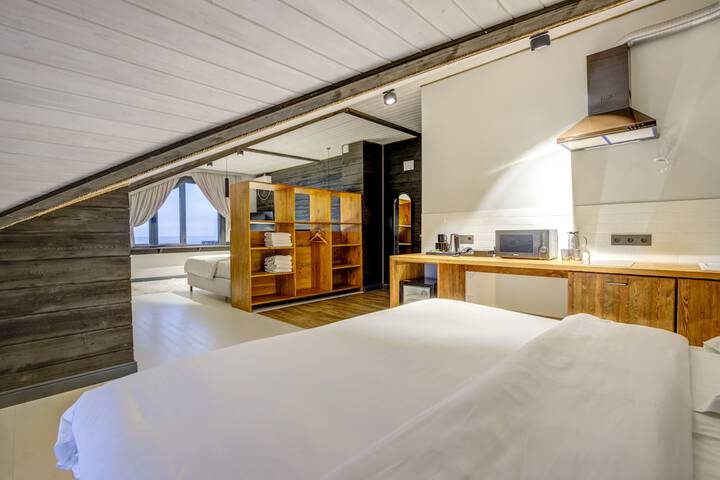 Room 12 of 38