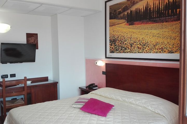 Room 3 of 75