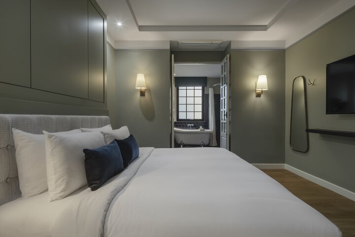 Room 7 of 43