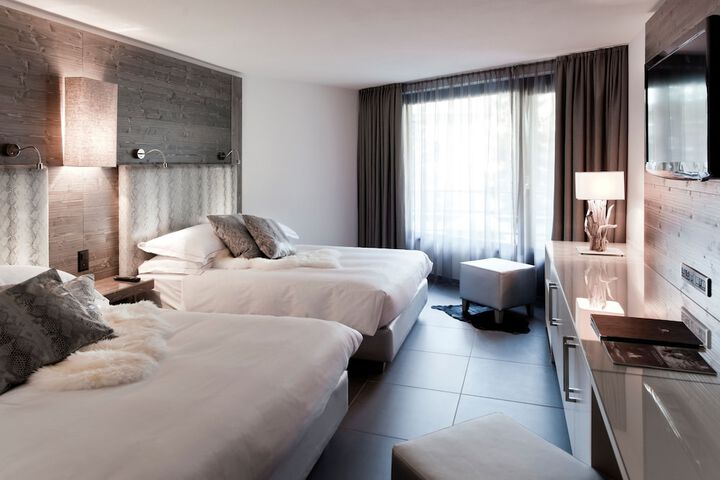 Room 8 of 27