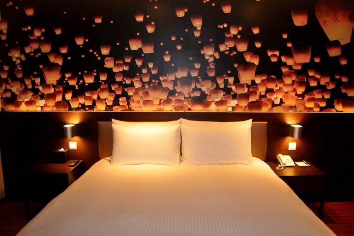 Room 8 of 33