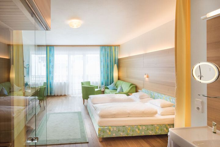 Room 7 of 90
