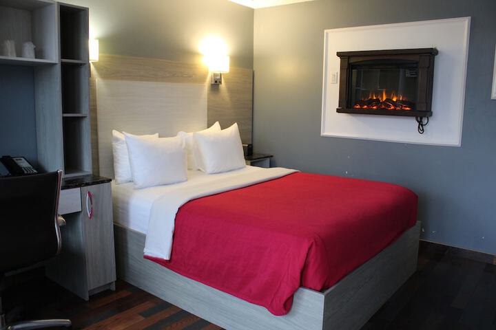Olux Hotel Motel &  Suites in Laval, QC