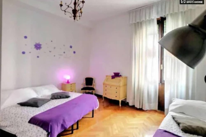Room 10 of 14