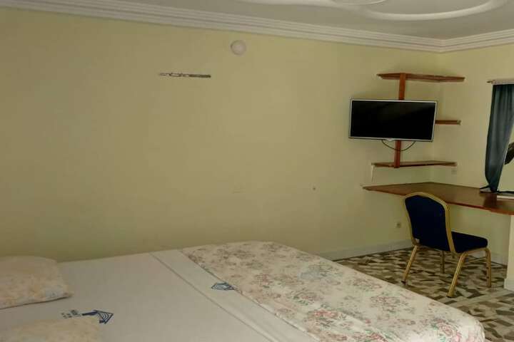 Room 13 of 25