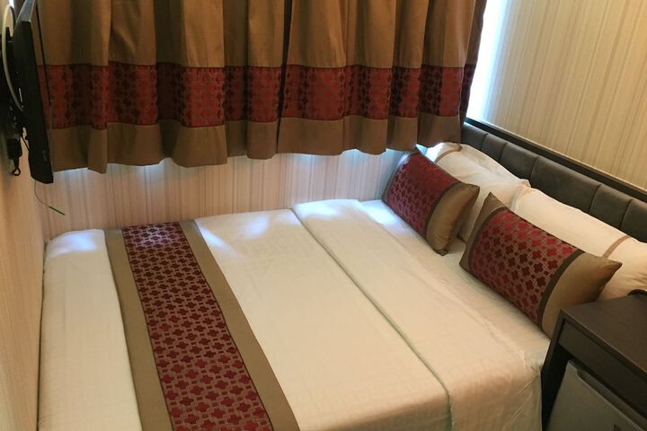 Room 10 of 52