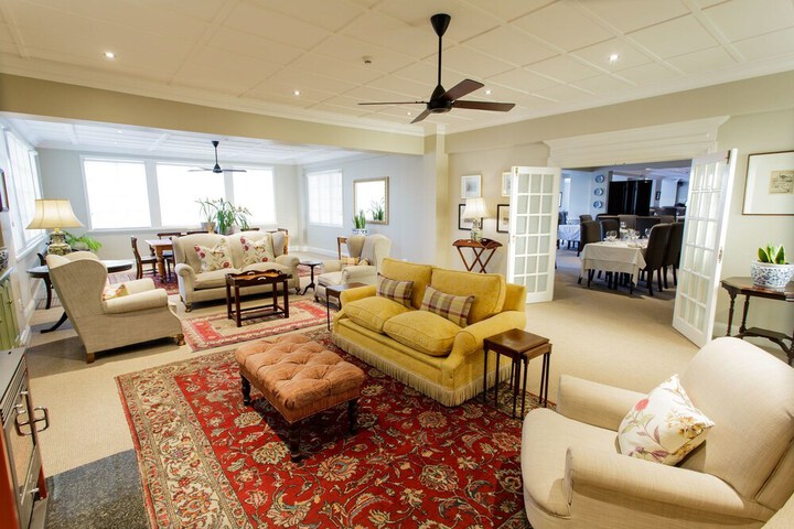 Lounge 67 of 82