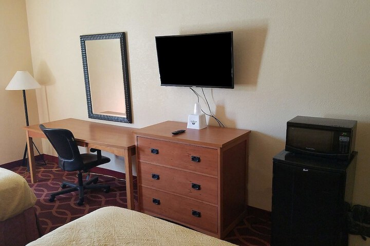 Basic Double Room (3 of 5)