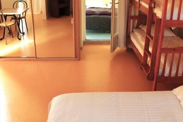 Room 32 of 100
